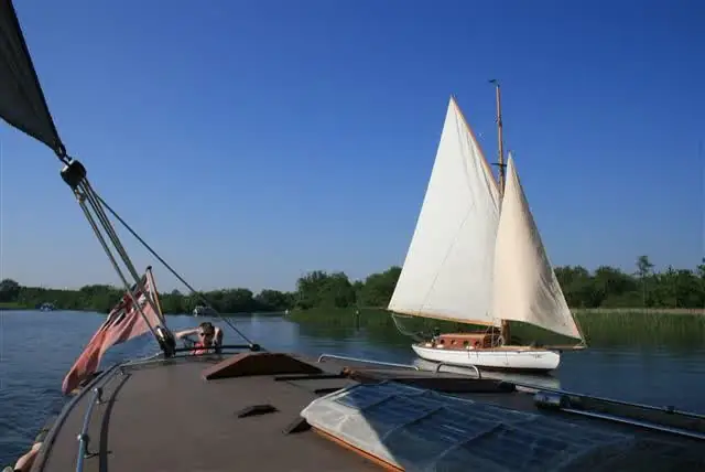 Sailing on Barton Broad