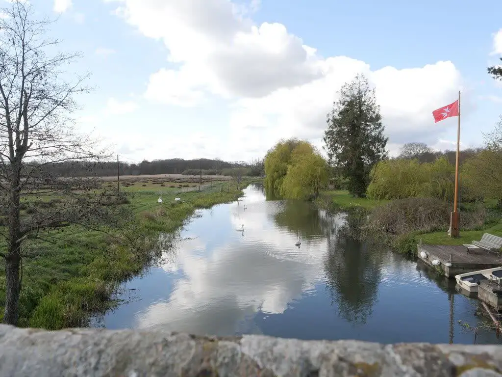 Swans on the canal seen from Tonnage Bridge
