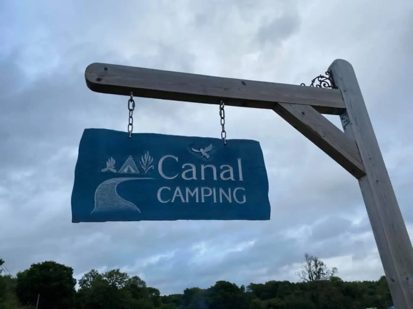 Campsite fire pit and facilities at Canal Camping